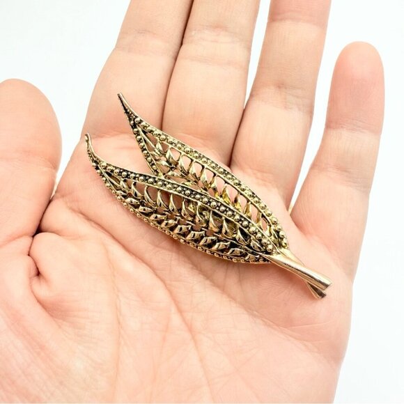 Vintage Gold Tone Rhinestone Bar Collar Flower Leaves Brooches in Lot - Picture 8 of 10